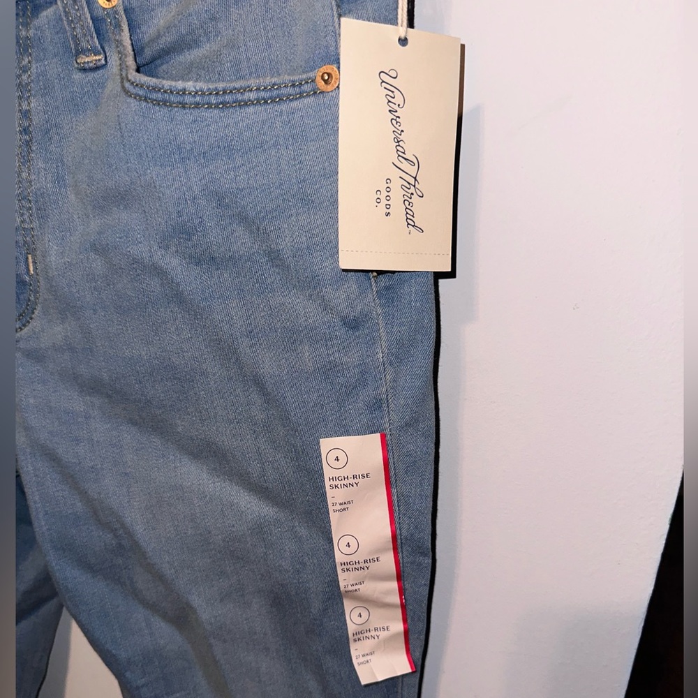 NWT Universal Thread *Sz 4 SHORT* High Rise Skinny Jeans Light Wash - Picture 3 of 6